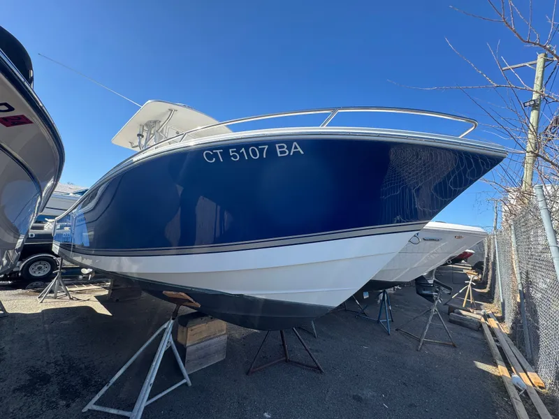 Slide: The Image of Regulator Marine 24 SF 2005 - 5