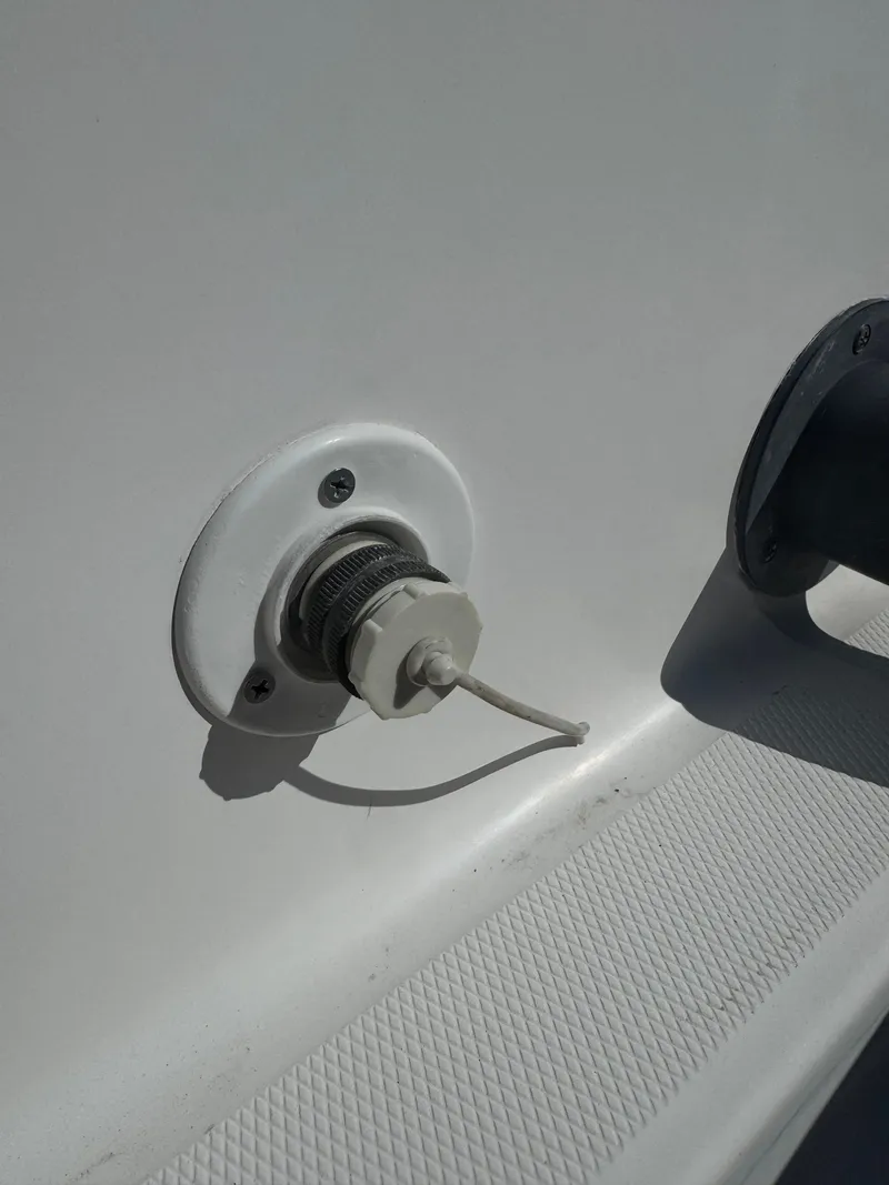 Slide: The Image of Regulator Marine 24 SF 2005 - 8