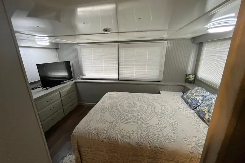 Slide: The Image of Cozy bedroom in 1995 WaveLenth Wide Body, featuring a TV and patterned bedding. - 19