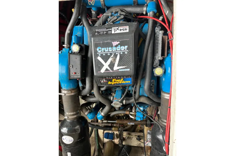 Slide: The Image of Crusader XL engine with electronic fuel injection in a 1995 WaveLenth Wide Body boat. - 50