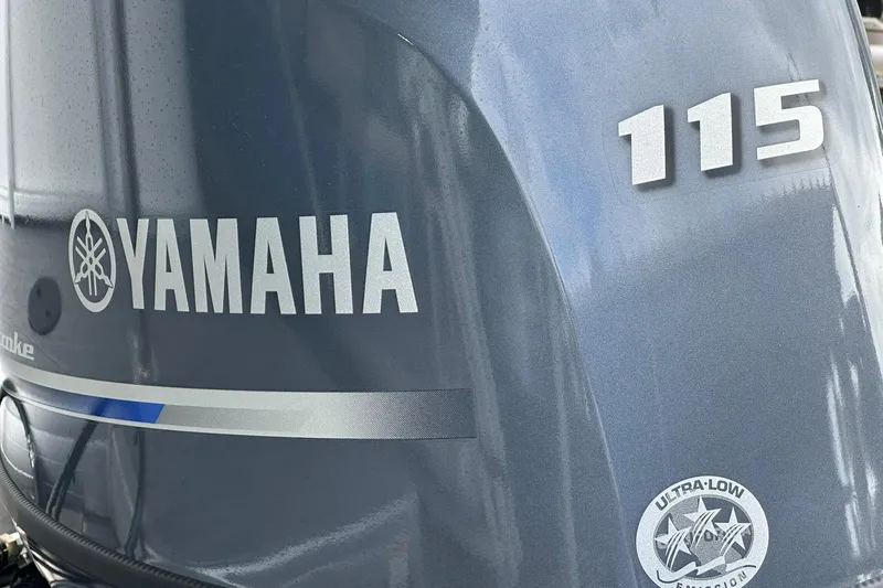 Slide: The Image of Yamaha 115 outboard motor on Sweetwater EX2086S, 2026 model, featuring ultra-low emissions. - 30