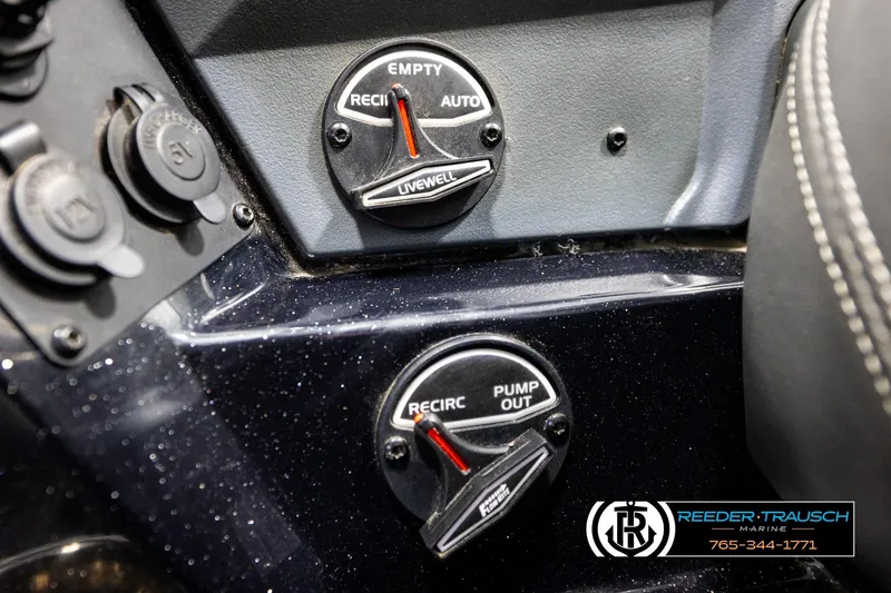 Slide: The Image of Control panel of a 2023 Ranger Z519 boat with livewell settings. - 36