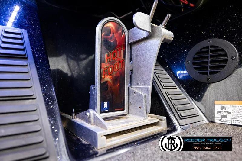 Slide: The Image of 2023 Ranger Z519 boat foot throttle with "Hot Foot" branding, Reeder Trausch Marine logo visible. - 38