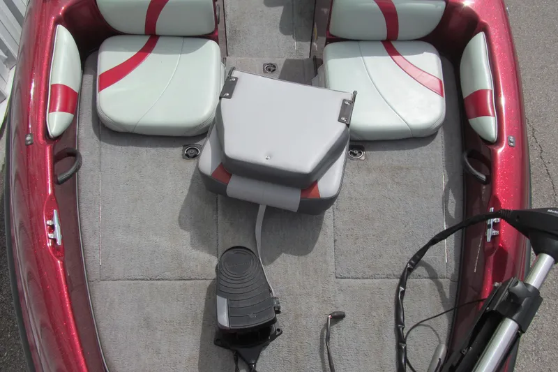 Slide: The Image of Interior of a 2000 Triton SF-21 boat with red and white seating. - 11