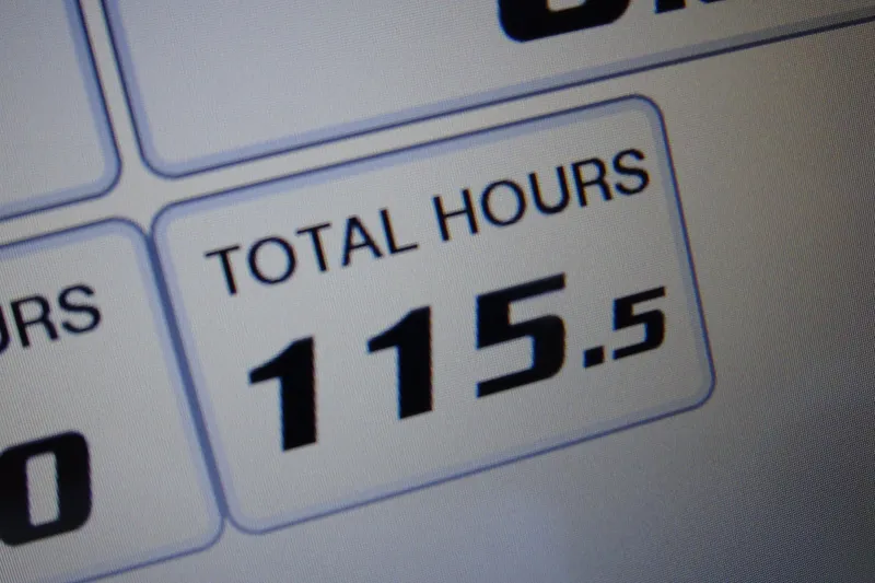 Slide: The Image of Display showing total hours of 115.5 on a 2022 NauticStar 2302 Legacy. - 15