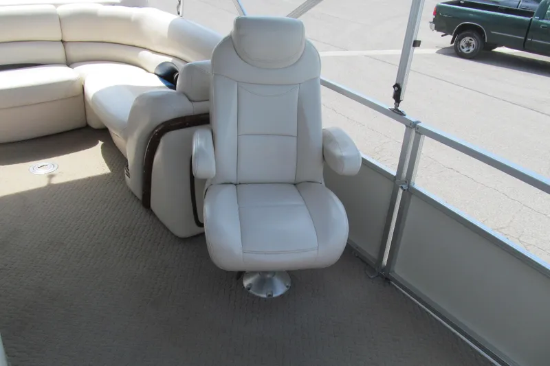 Slide: The Image of 2008 Sun Tracker Party Barge 25 Regency Edition with white captain's chair and seating. - 11