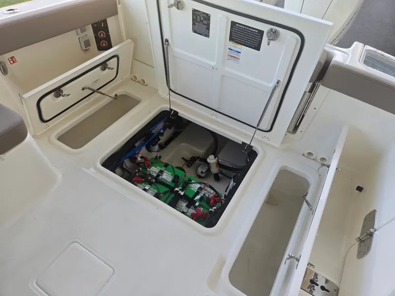 Slide: The Image of Boston Whaler 280 Vantage 2027 - 4