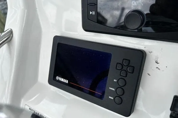 Slide: The Image of Yamaha display on 2018 Regulator 23 Forward Seating boat dashboard. - 14