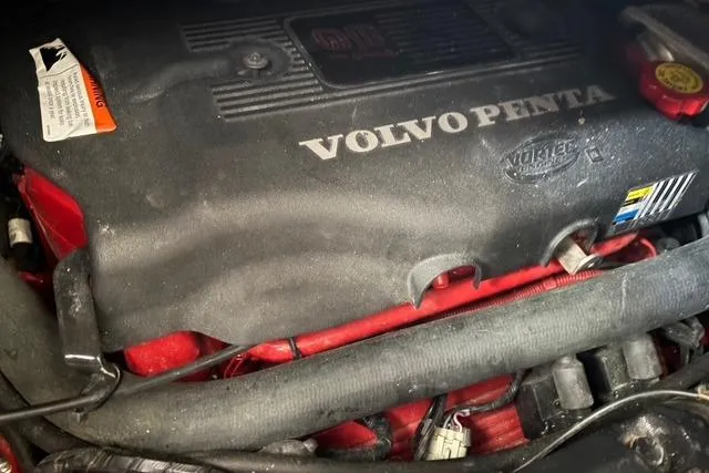 Slide: The Image of Volvo Penta engine in a 2003 Four Winns 378 Vista boat. - 22