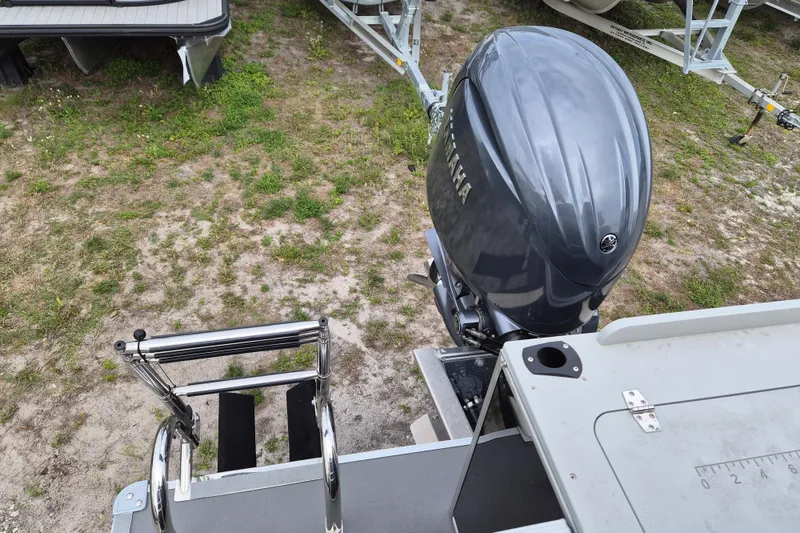 Slide: The Image of 2025 Sylvan Mirage Fish 8522 Party Fish 4.0 with Yamaha outboard motor and ladder. - 15
