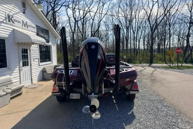 Slide: The Image of 2021 Ranger Z520L Cup-Equipped boat parked outside Knox Marine dealership. - 25