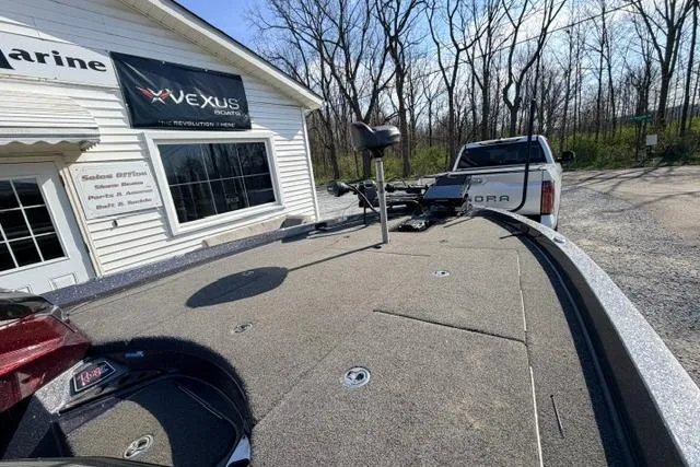 Slide: The Image of 2021 Ranger Z520L Cup-Equipped boat parked outside Vexus Boats dealership. - 27