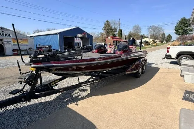 Slide: The Image of 2021 Ranger Z520L Cup-Equipped boat on trailer in outdoor setting. - 31