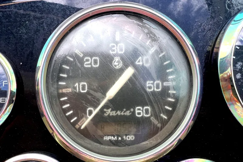 Slide: The Image of Tachometer of a 1999 Cruisers Yachts 3870 Esprit boat. - 30