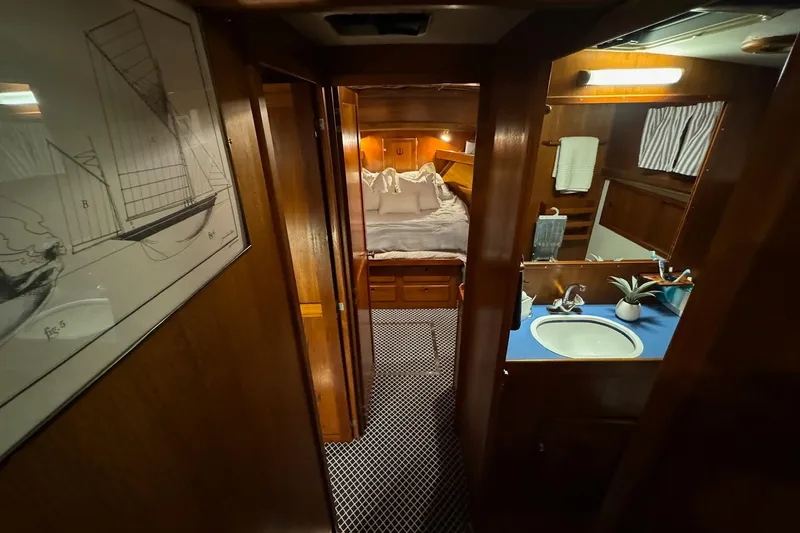 Slide: The Image of Interior of 1987 Lyman-Morse Hunt 42 yacht with cozy bedroom and bathroom. - 45