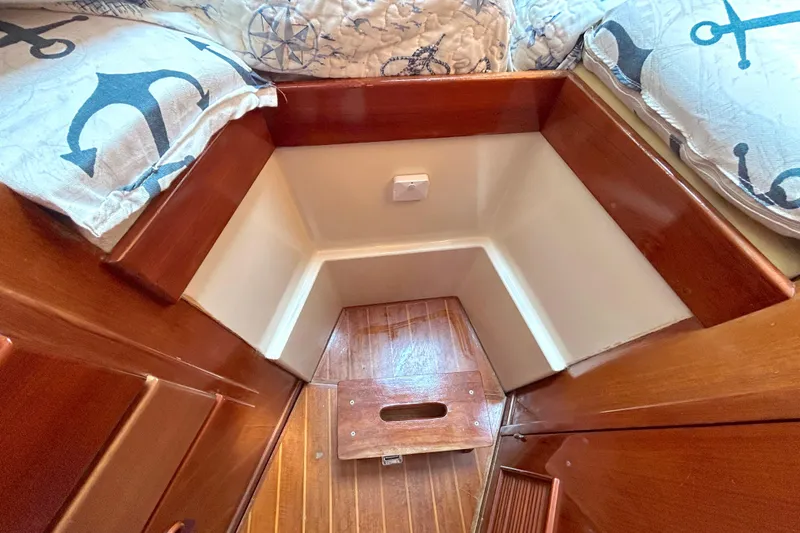 Slide: The Image of Interior of 1987 Transpacific Marine Eagle 32 Trawler with nautical-themed bedding. - 43