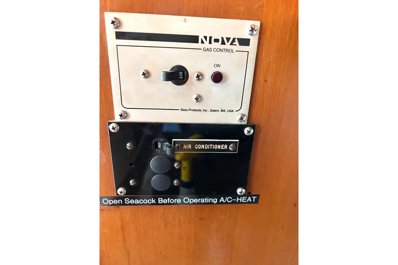 Slide: The Image of Control panel on 1987 Transpacific Marine Eagle 32 Trawler, featuring gas and air conditioning switches. - 52