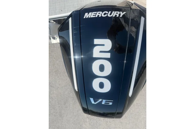 Slide: The Image of Mercury 200 V6 outboard motor on Berkshire CTS Series 24RFX CTS, 2026 model. - 7