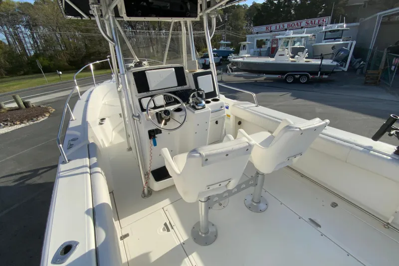 Slide: The Image of Boston Whaler 26 Outrage 2000 model, featuring dual seats and steering console. - 12