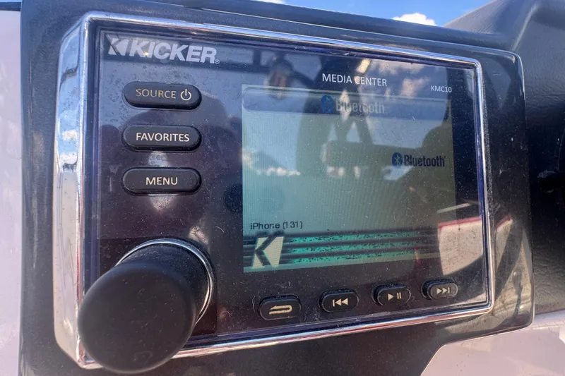 Slide: The Image of Kicker media center in 2017 Moomba Helix boat, displaying Bluetooth connection. - 18