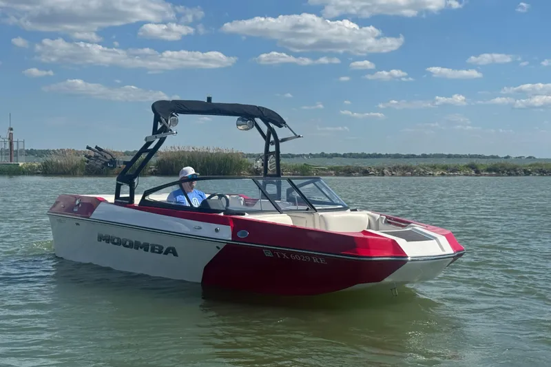 Slide: The Image of 2017 Moomba Helix boat on a lake under a clear blue sky. - 4