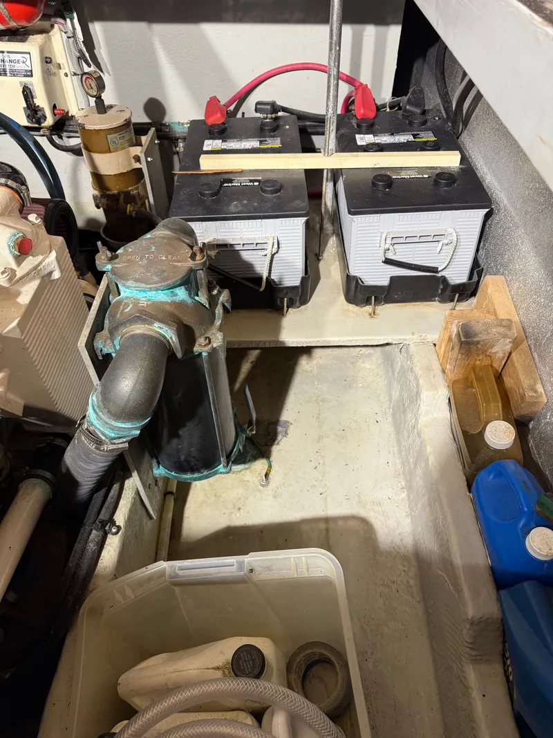 Slide: The Image of Mainship 390 Trawler 2001 - 100