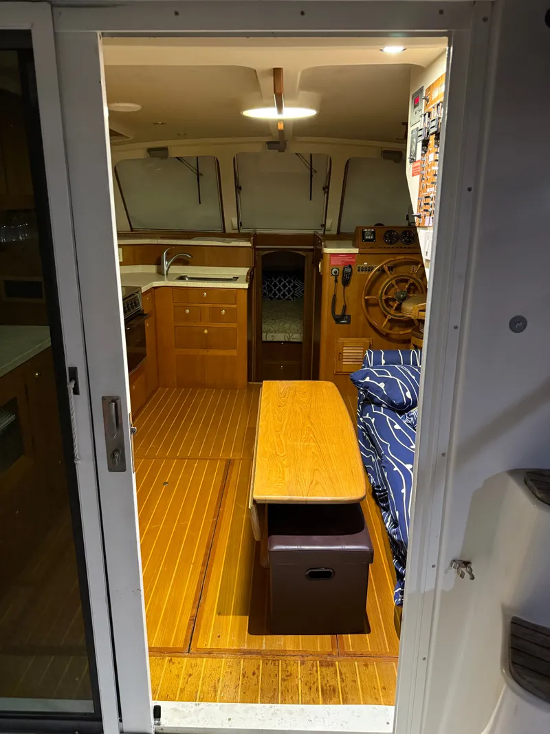 Slide: The Image of Mainship 390 Trawler 2001 - 103