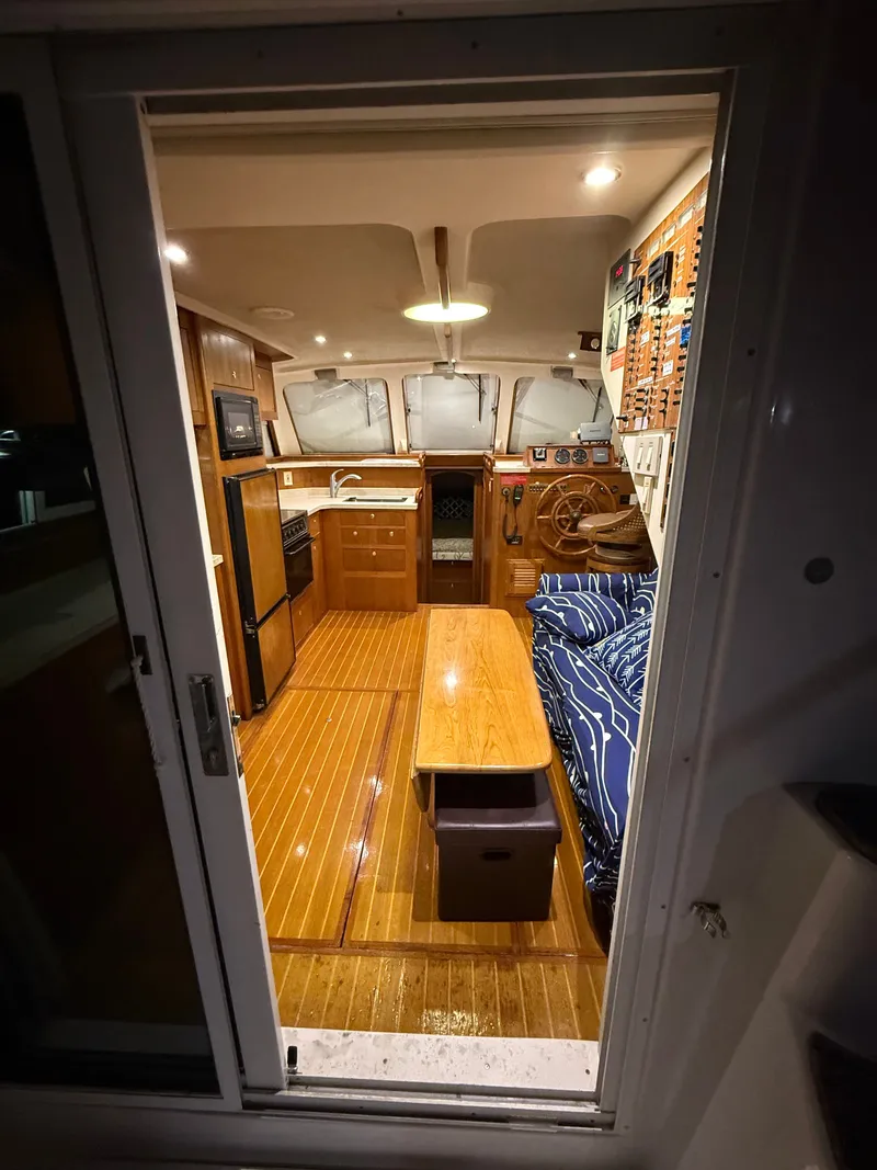 Slide: The Image of Mainship 390 Trawler 2001 - 108