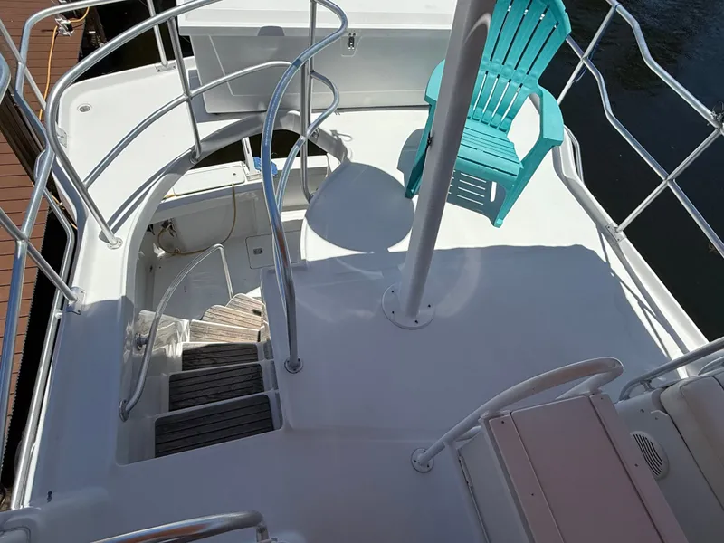 Slide: The Image of Mainship 390 Trawler 2001 - 23