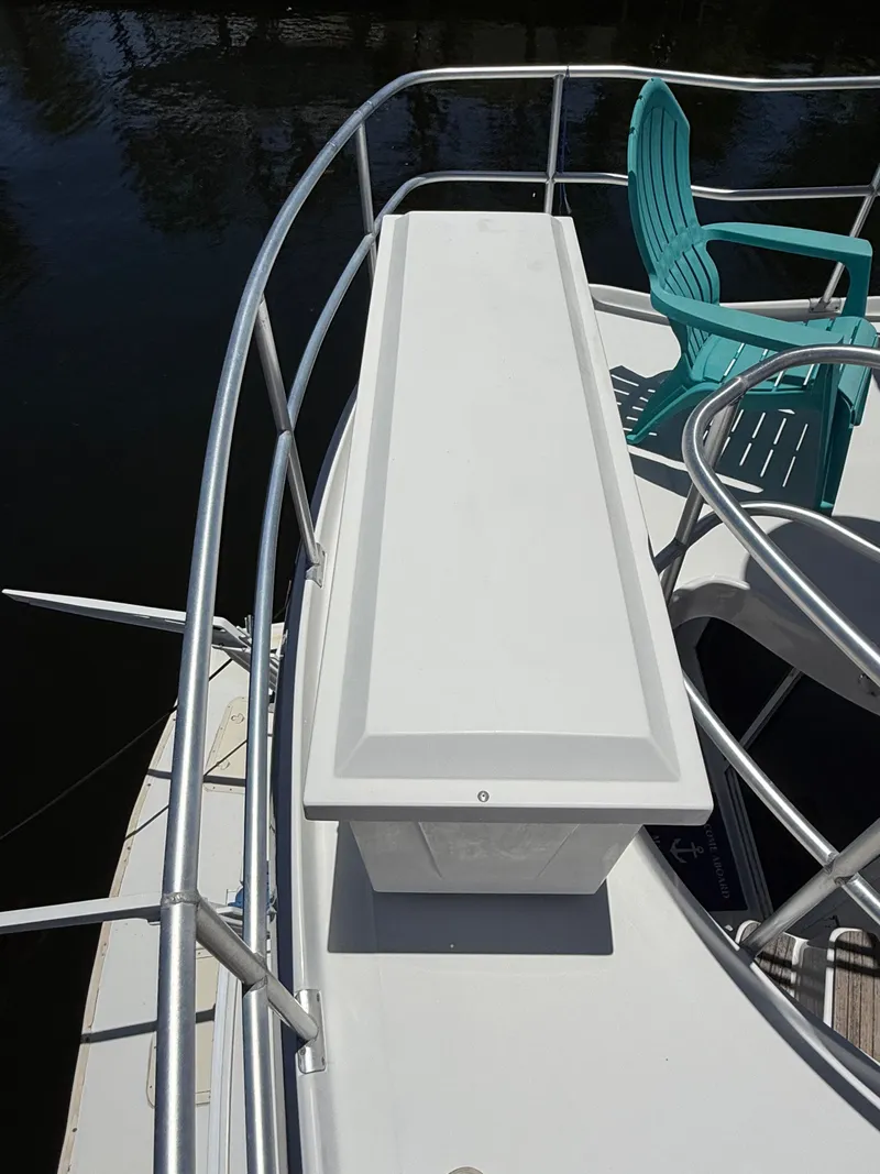 Slide: The Image of Mainship 390 Trawler 2001 - 25