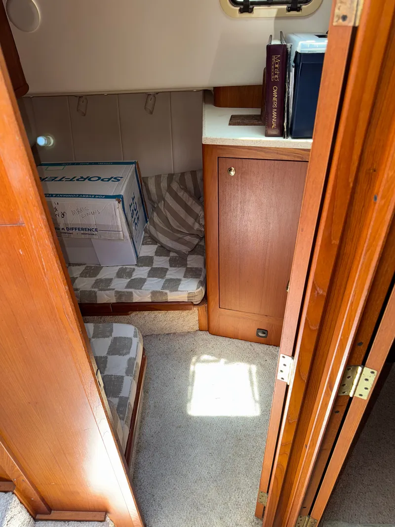 Slide: The Image of Mainship 390 Trawler 2001 - 38