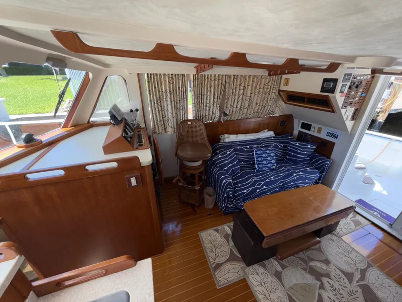 Slide: The Image of Mainship 390 Trawler 2001 - 44