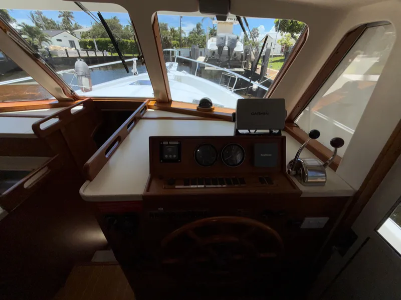 Slide: The Image of Mainship 390 Trawler 2001 - 46