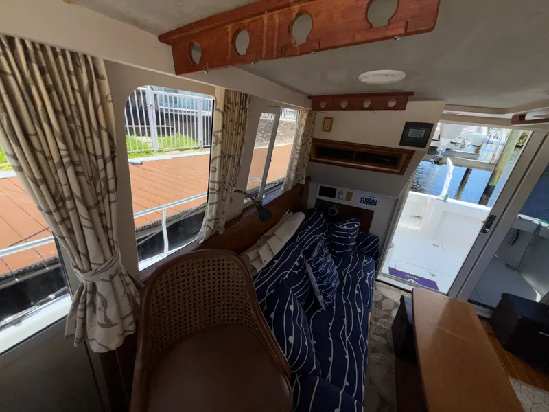 Slide: The Image of Mainship 390 Trawler 2001 - 49