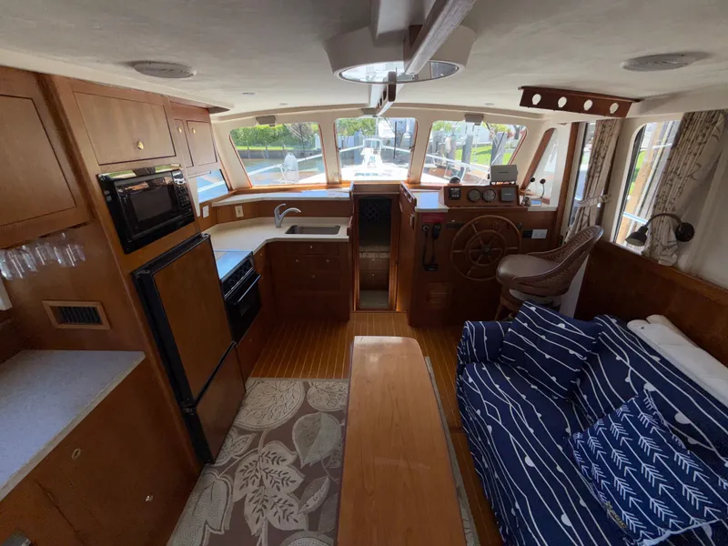 Slide: The Image of Mainship 390 Trawler 2001 - 56