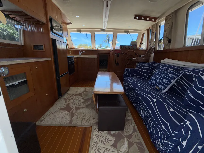 Slide: The Image of Mainship 390 Trawler 2001 - 57