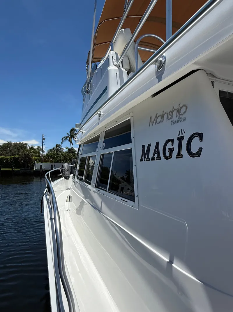 Slide: The Image of Mainship 390 Trawler 2001 - 6