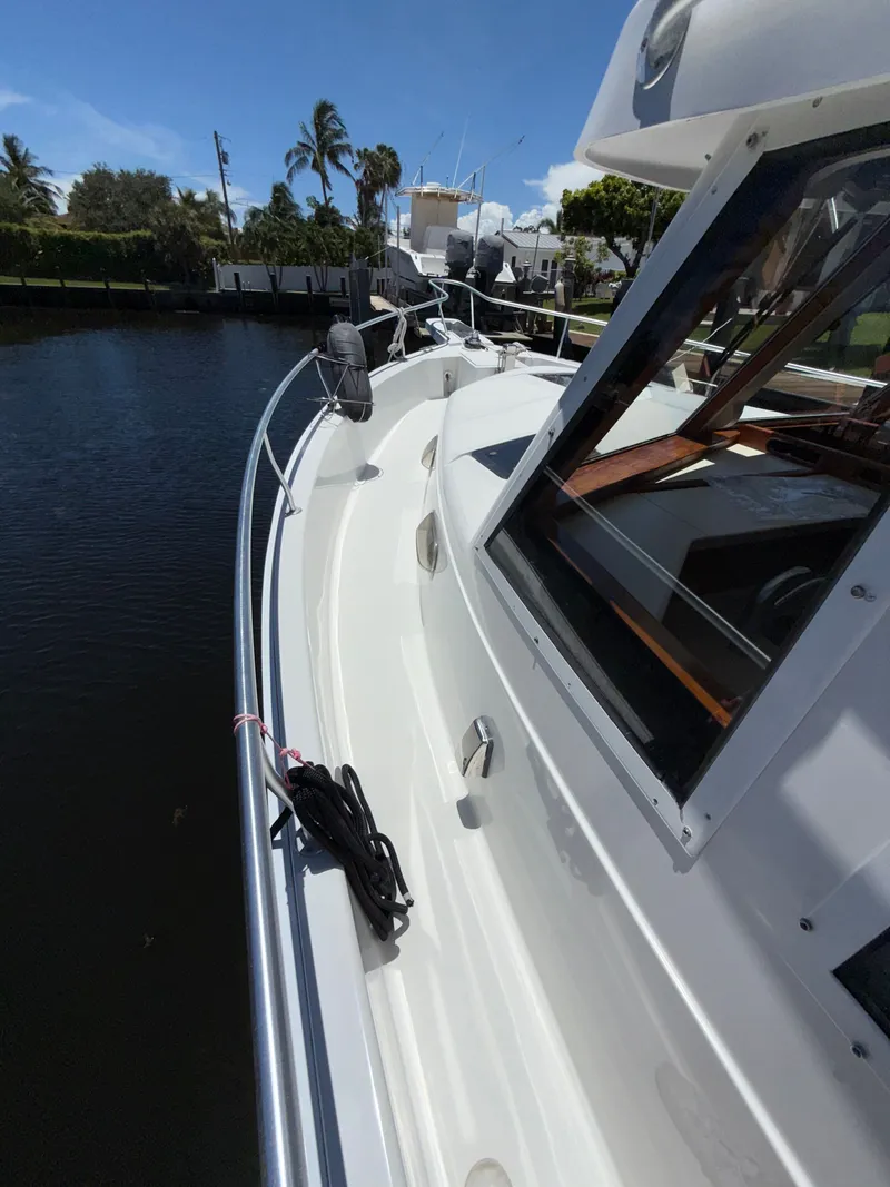 Slide: The Image of Mainship 390 Trawler 2001 - 60