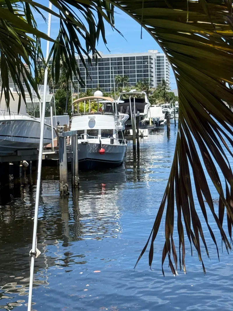 Slide: The Image of Mainship 390 Trawler 2001 - 75