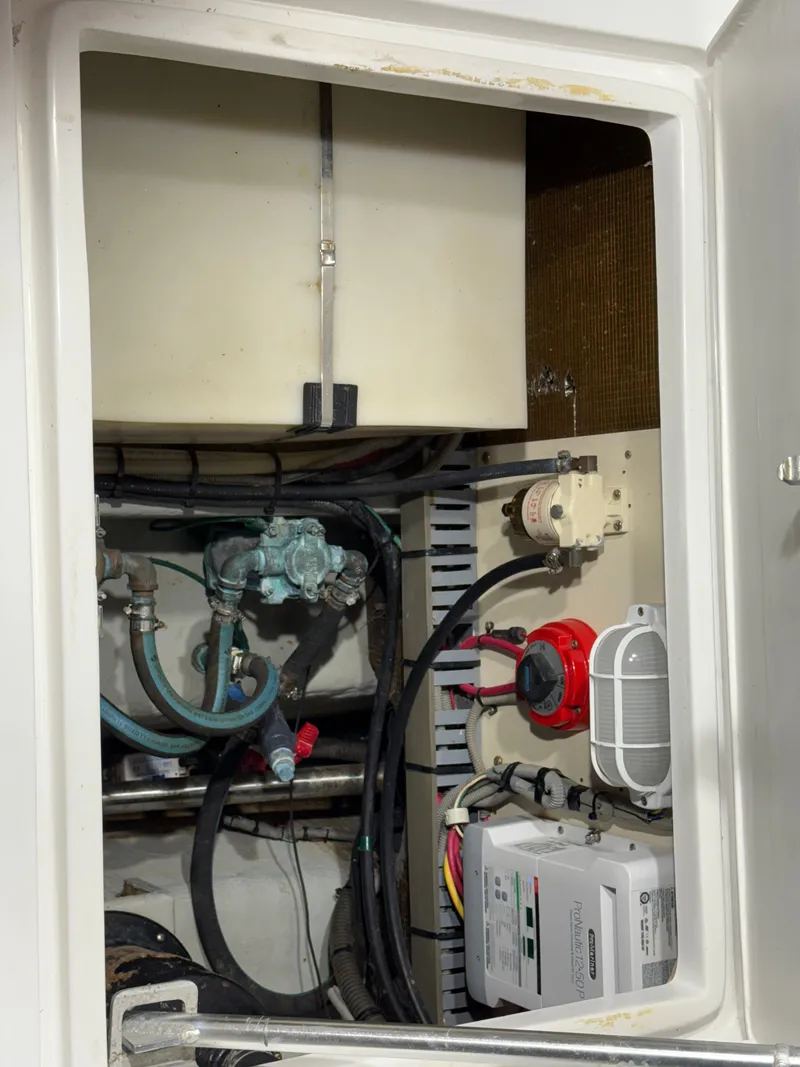 Slide: The Image of Mainship 390 Trawler 2001 - 79