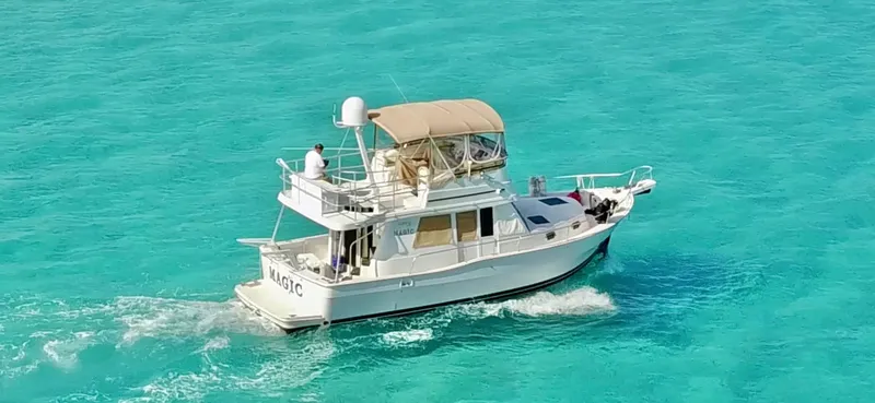 Slide: The Image of Mainship 390 Trawler 2001 - 8