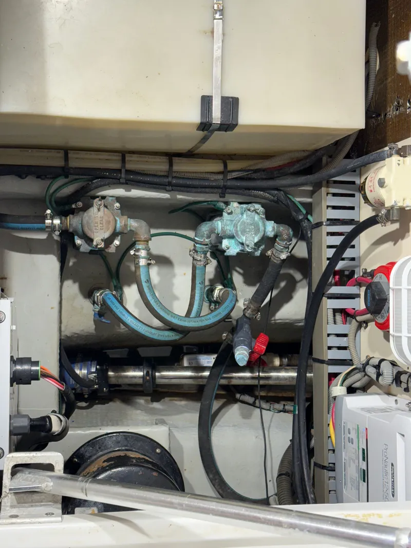 Slide: The Image of Mainship 390 Trawler 2001 - 80