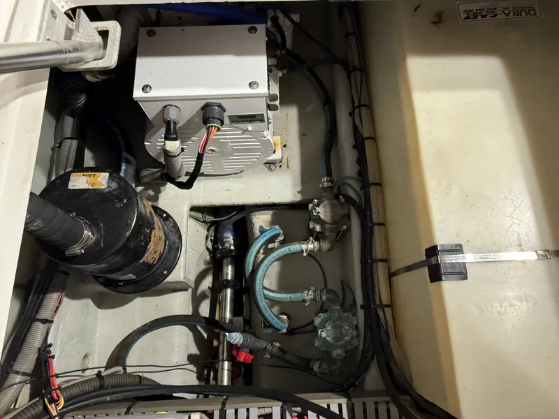 Slide: The Image of Mainship 390 Trawler 2001 - 83