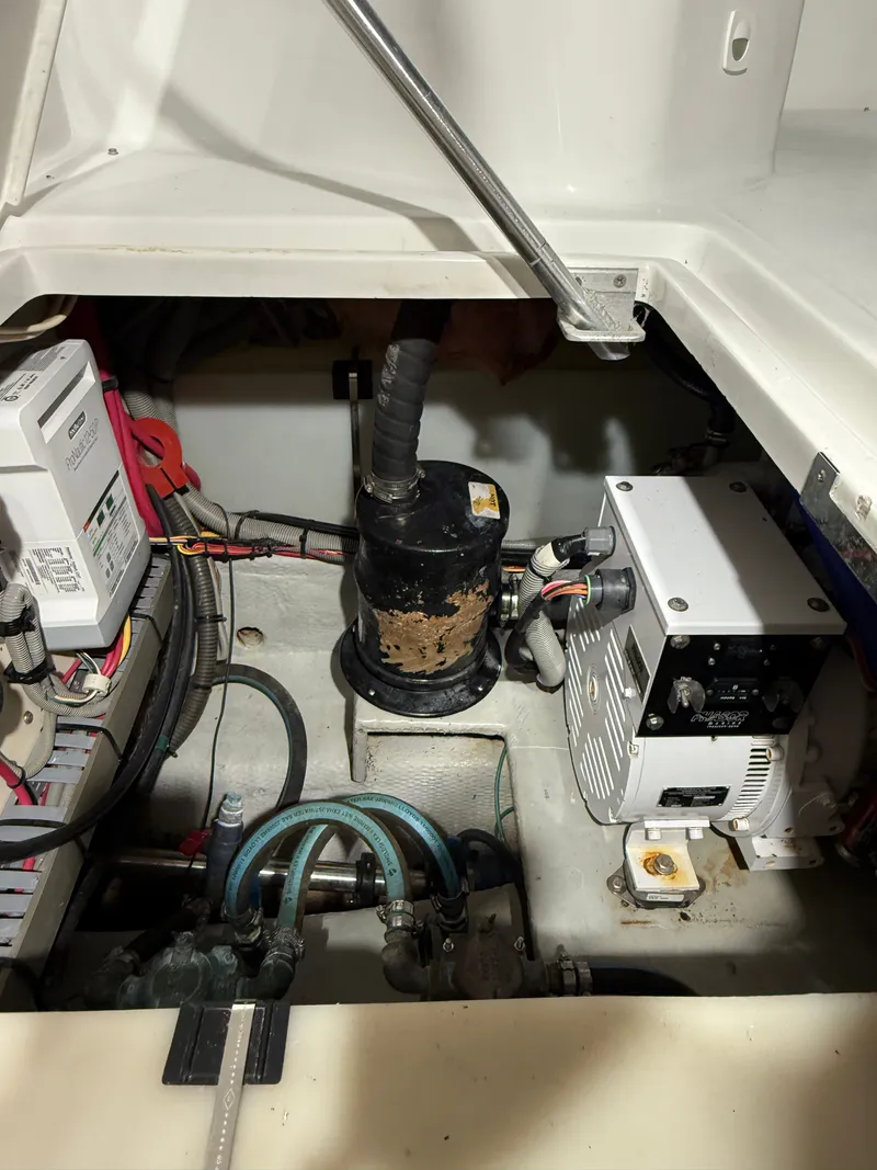 Slide: The Image of Mainship 390 Trawler 2001 - 84