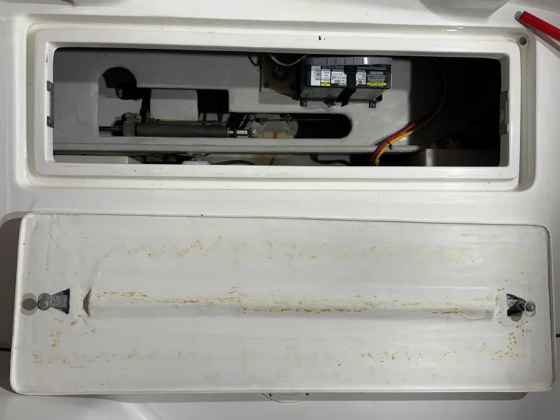 Slide: The Image of Mainship 390 Trawler 2001 - 87