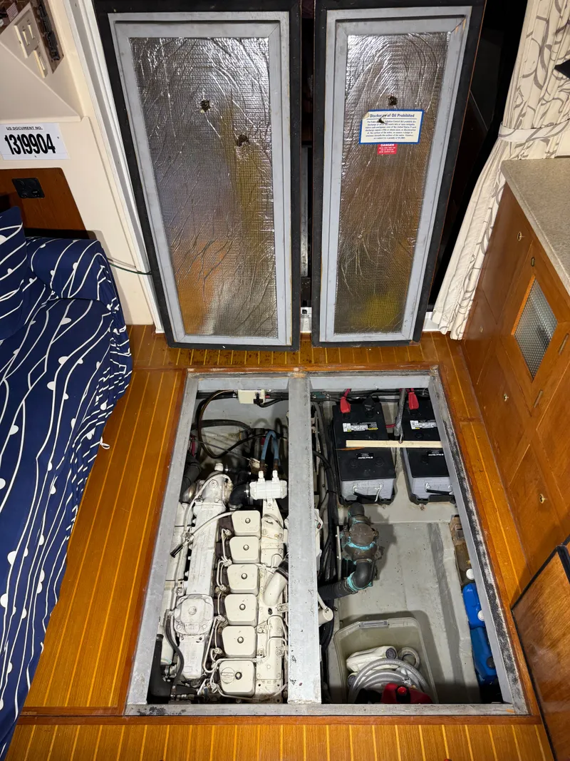 Slide: The Image of Mainship 390 Trawler 2001 - 89