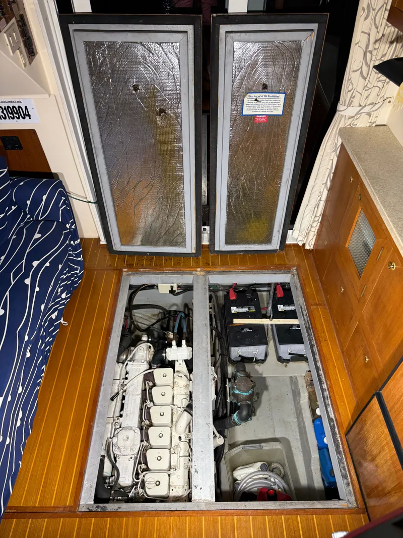 Slide: The Image of Mainship 390 Trawler 2001 - 90