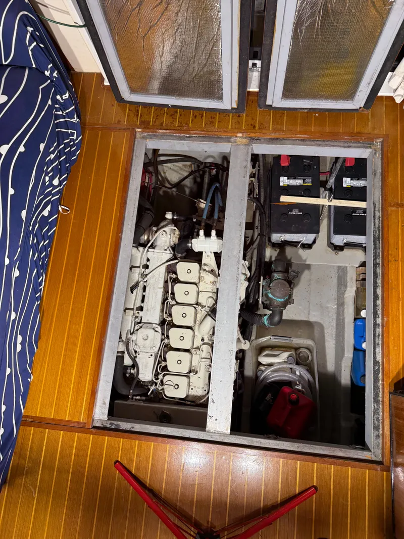 Slide: The Image of Mainship 390 Trawler 2001 - 91