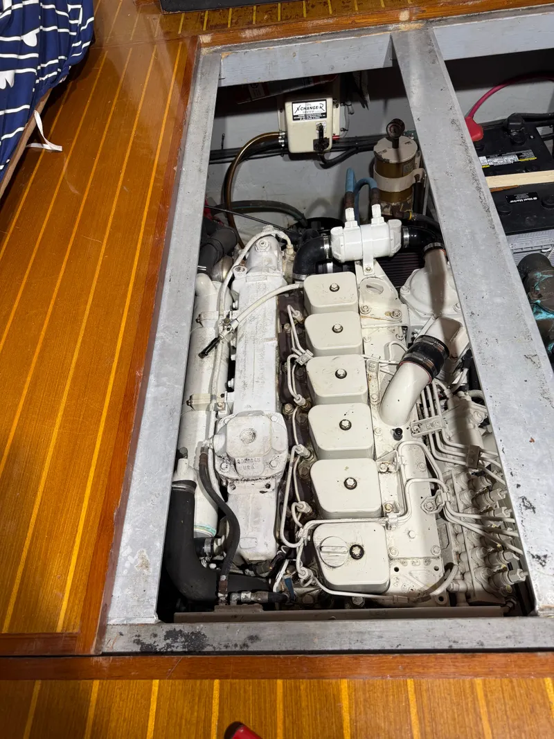 Slide: The Image of Mainship 390 Trawler 2001 - 94