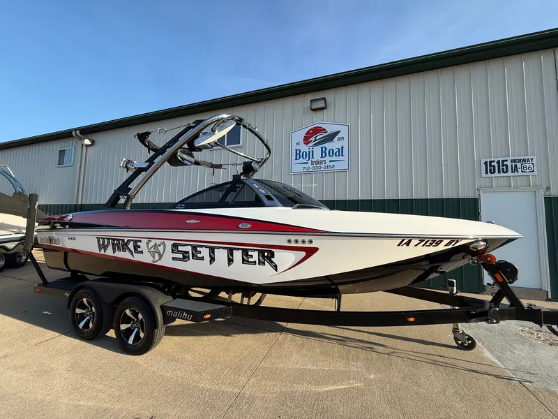 Slide: The Image of Malibu Wakesetter 21 VLX 2013 - 1